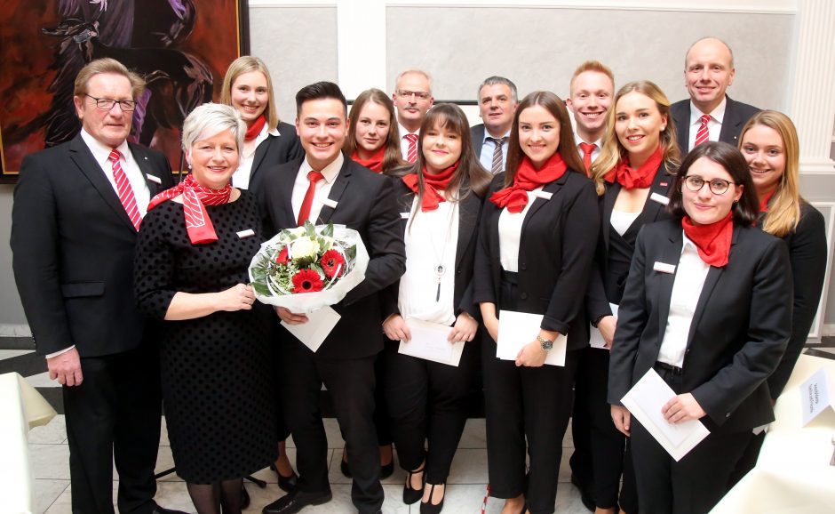 Auszubildende beenden ihre Ausbildung bei der Stadtsparkasse Oberhausen