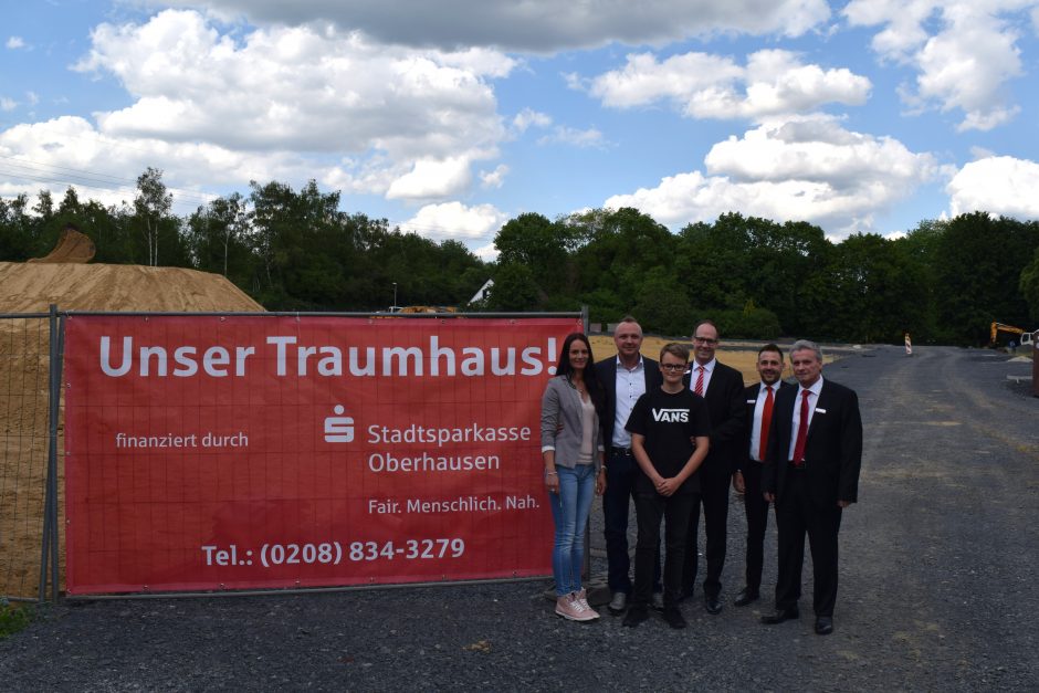 Eine neue Straße für Osterfeld – Familie Mucha aus Oberhausen baut im Hermann-Frye-Weg