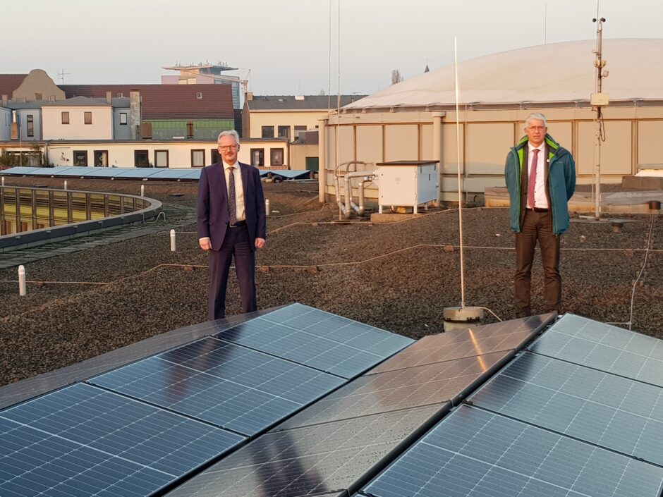 Stadtsparkasse Oberhausen erzeugt eigenen Strom – Neue Photovoltaikanlage auf dem Dach der Hauptstelle