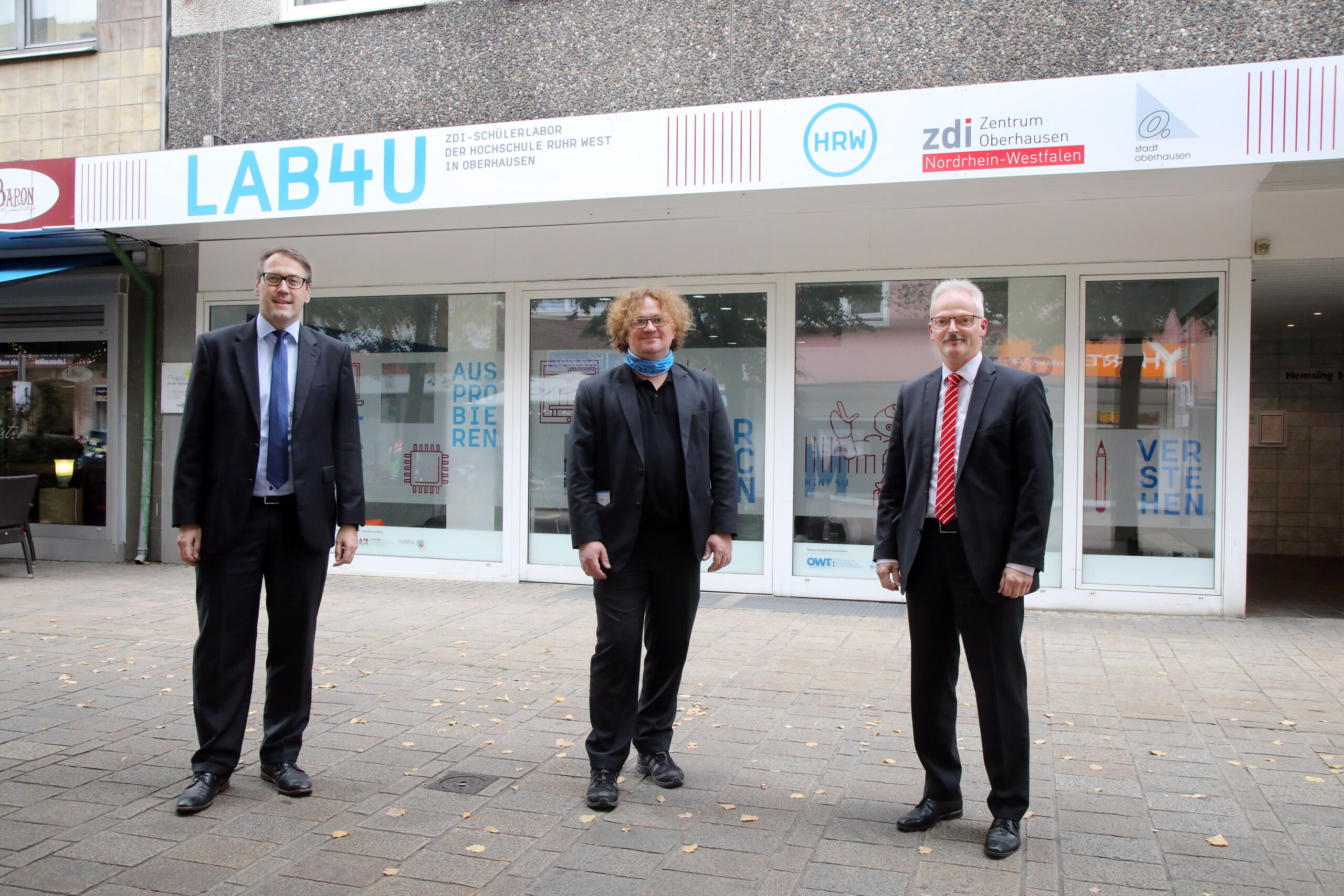 Schlüsselübergabe im zdi-Schülerlabor – Stadtsparkasse Oberhausen unterstützt „Lab4u“