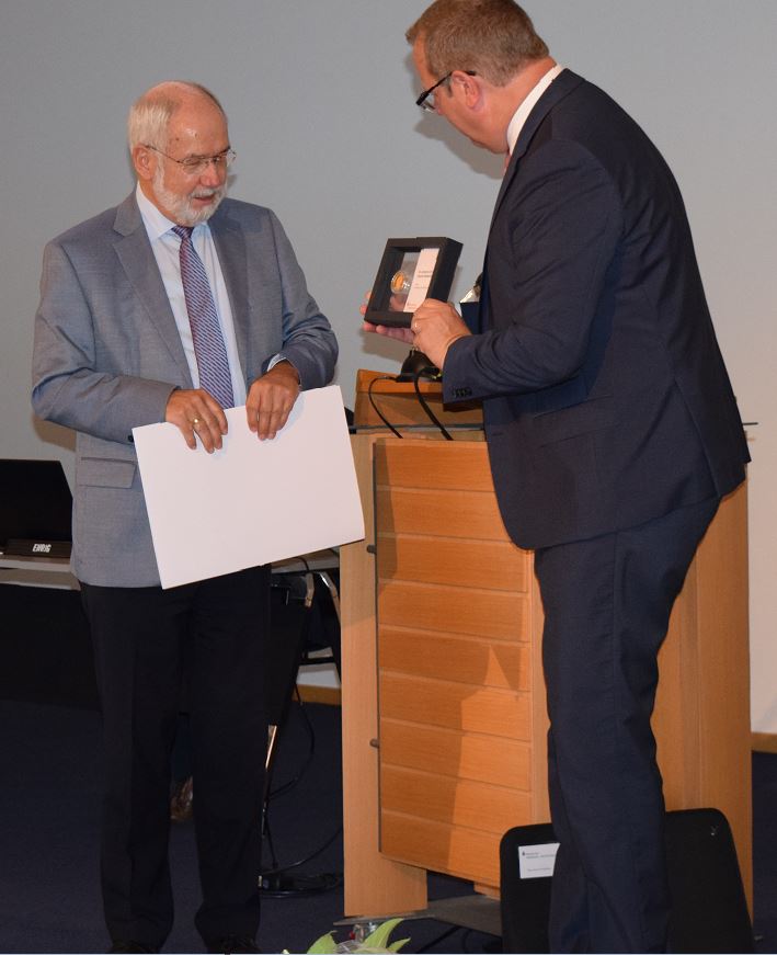 Höchste Auszeichnung der Sparkassenorganisation für Wolfgang Große Brömer