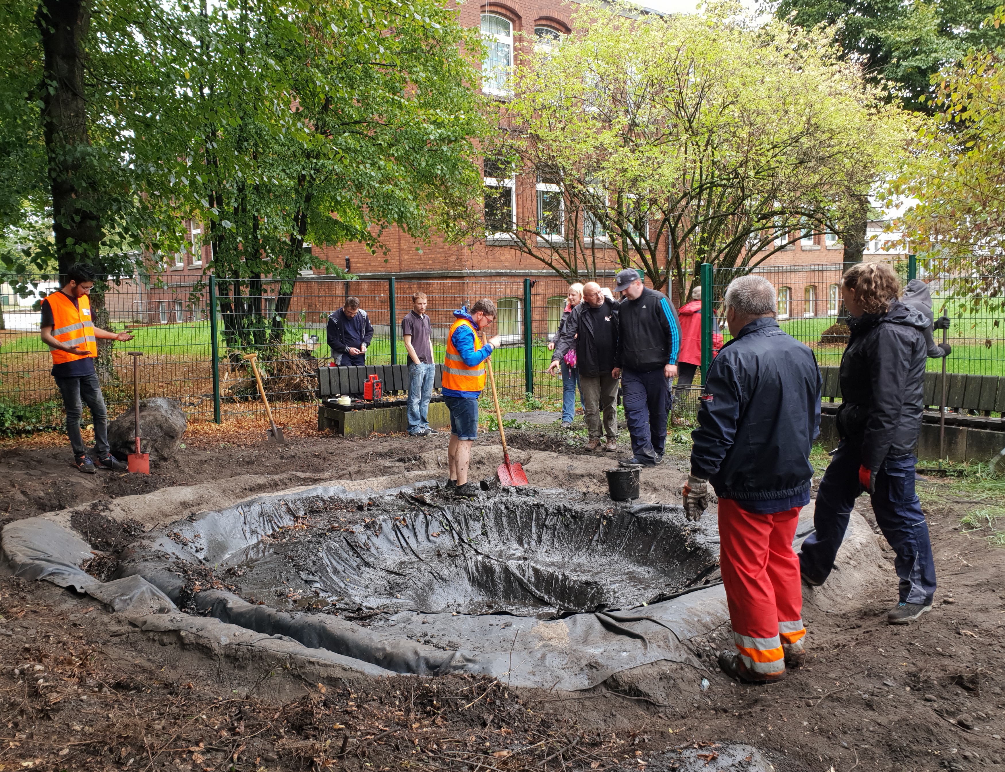 Aktionstag „Helfende Hände“ – Azubis der Stadtsparkasse Oberhausen packten mit an